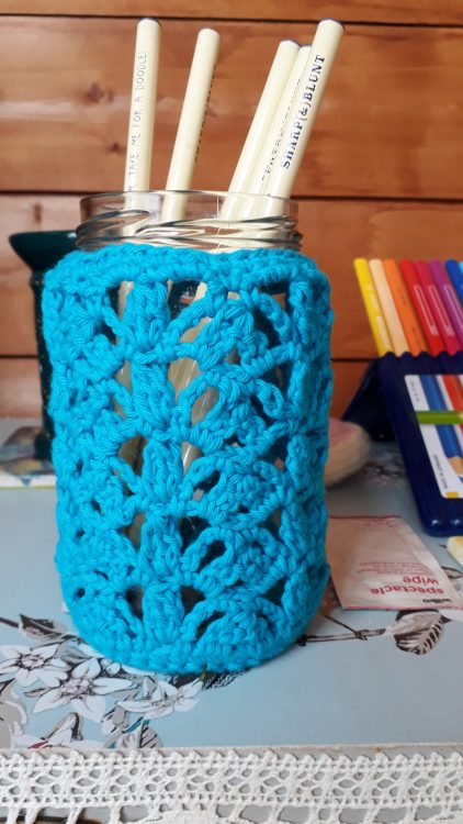 A knitted jar cover