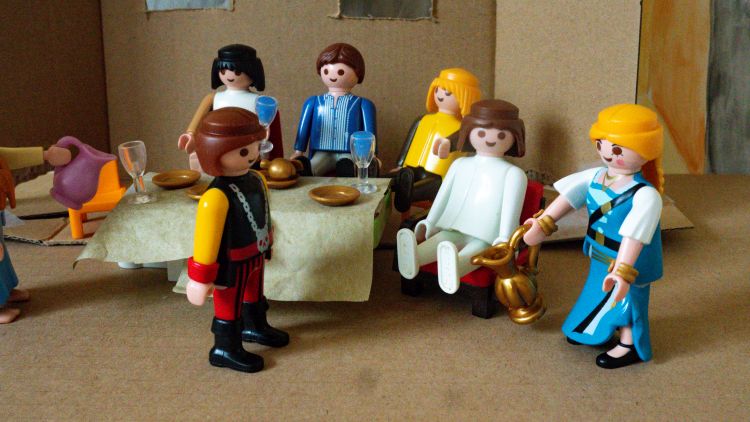 A Playmobil scene depicting Mary pouring oil over Jesus's feet