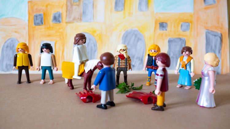A Playmobil scene depicting Jesus' triumphal entry into Jerusalem